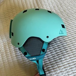 Traverse Ski/Snowboard Helmet